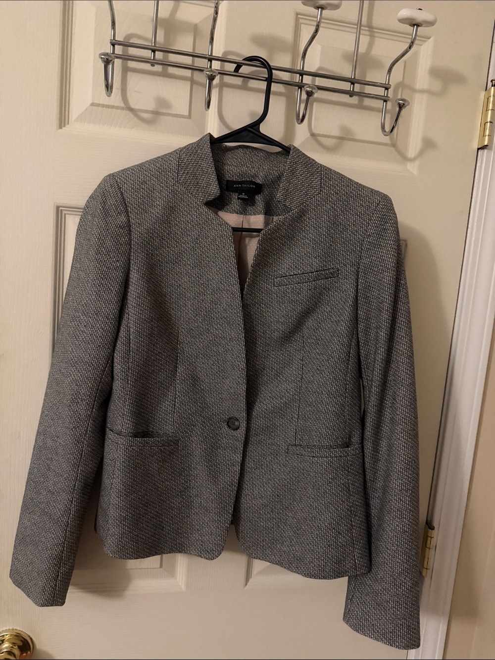 Ann Taylor Gray Textured Collarless Blazer